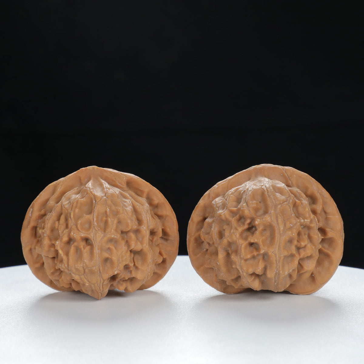 "Palace Lantern" Timeless entry level Wenwan Walnuts Pair | Size:40L*37W*33H | UPI:UR-00122