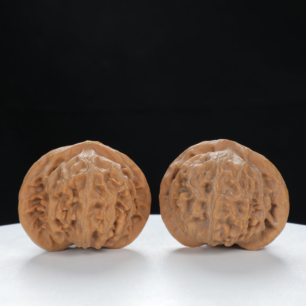 "Palace Lantern" Timeless entry level Wenwan Walnuts Pair | Size:40L*37W*33H | UPI:UR-00122