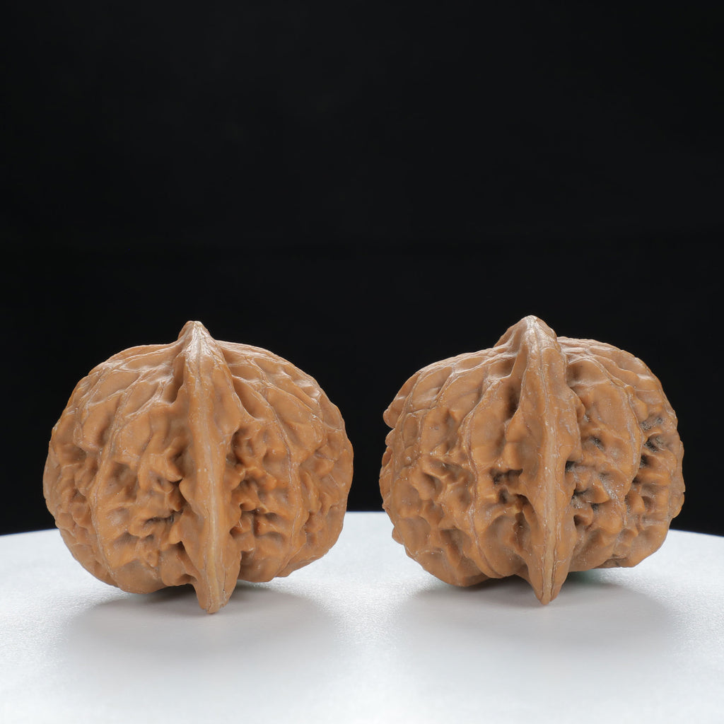 "Palace Lantern" Timeless entry level Wenwan Walnuts Pair | Size:40L*37W*33H | UPI:UR-00122