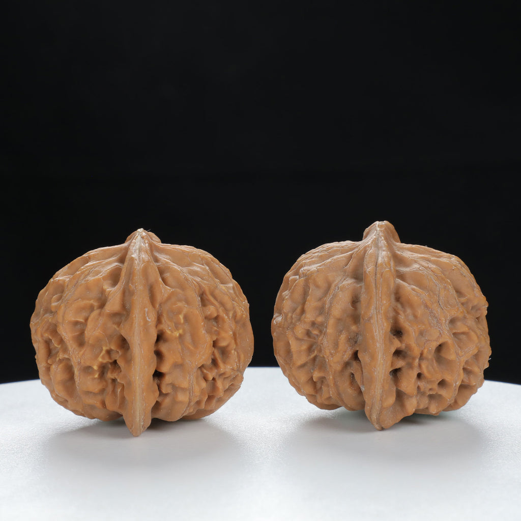 "Palace Lantern" Timeless entry level Wenwan Walnuts Pair | Size:40L*37W*33H | UPI:UR-00122