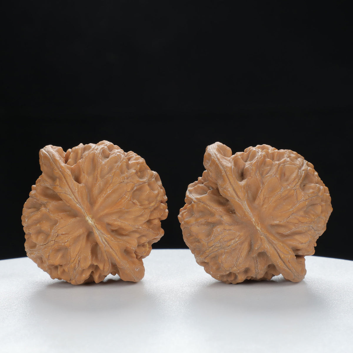 "Palace Lantern" Timeless entry level Wenwan Walnuts Pair | Size:40L*37W*33H | UPI:UR-00122