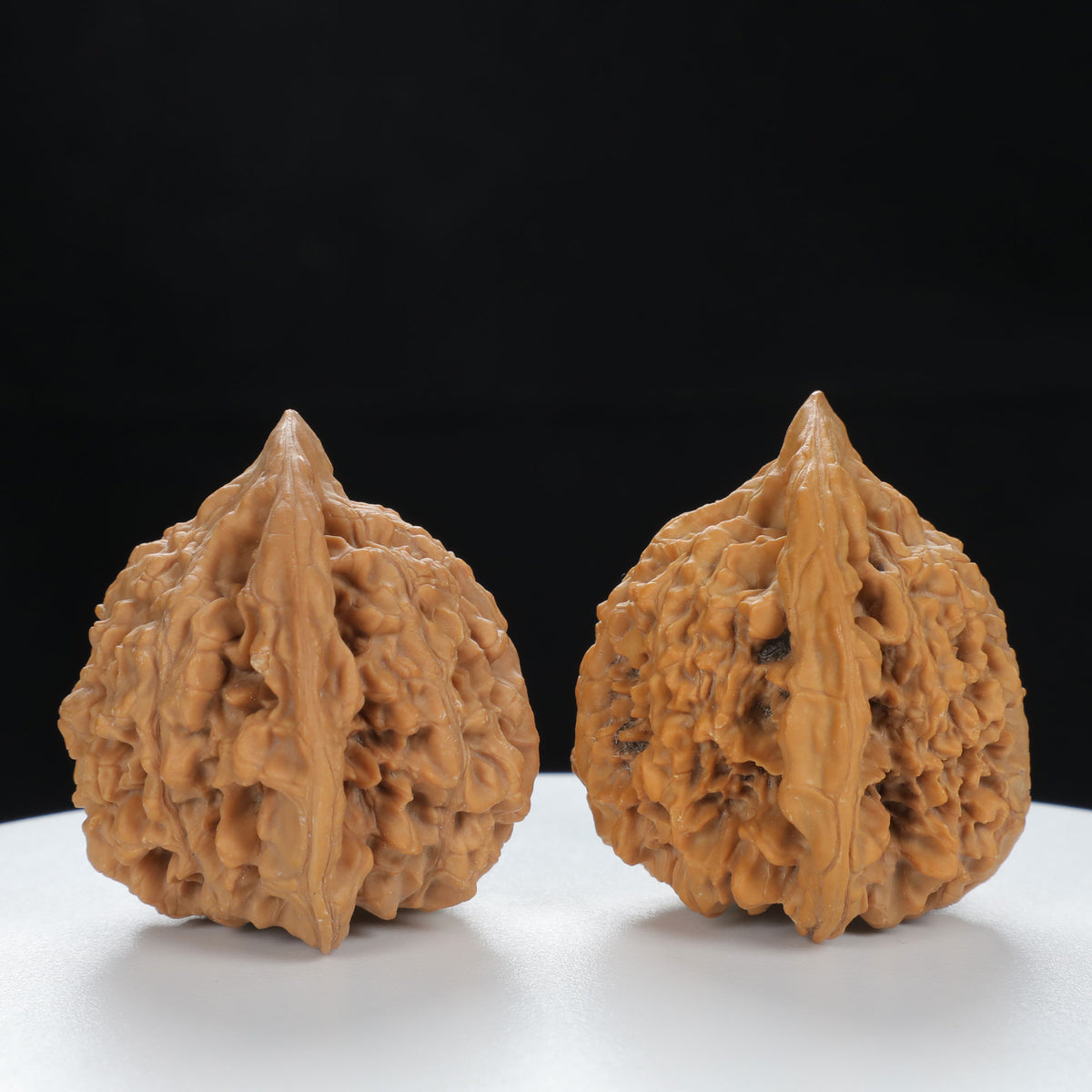 "Large Mandarin Hat" Traditional entry level Wenwan Walnuts Pair | Size:43L*39W*45H | UPI:UR-00124