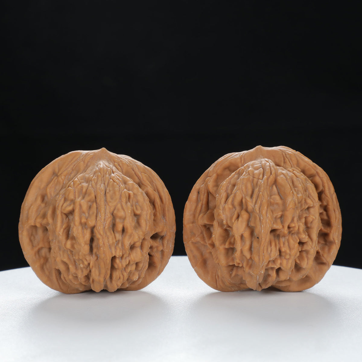 "Si Zuo Lou" Heritage entry level Wenwan Walnuts Pair | Size:41L*39W*38H | UPI:UR-00125