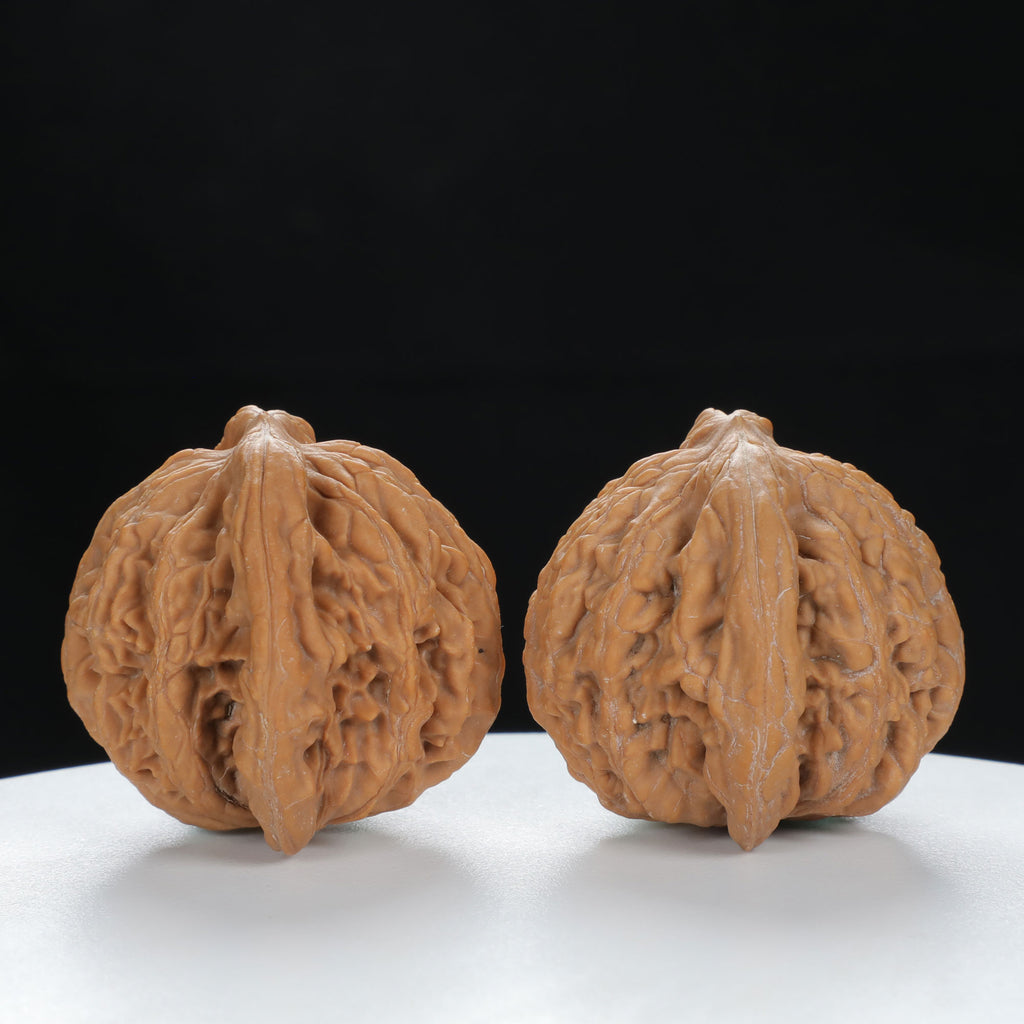 "Si Zuo Lou" Heritage entry level Wenwan Walnuts Pair | Size:41L*39W*38H | UPI:UR-00125
