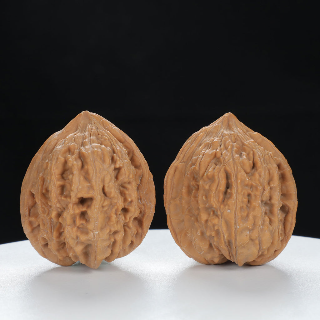 "Nanjiang Stone" Distinctive entry level Wenwan Walnuts Pair | Size:38L*37W*43H | UPI:UR-00127