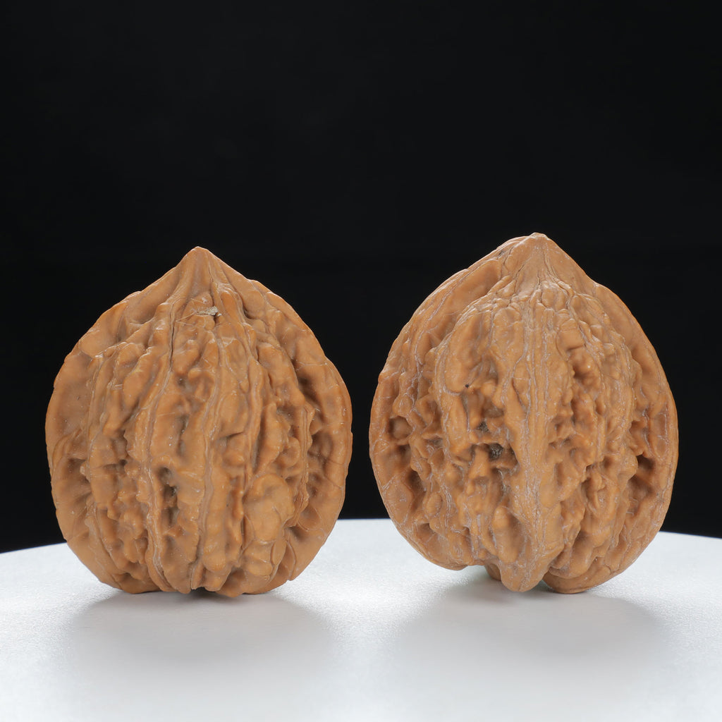 "Nanjiang Stone" Distinctive entry level Wenwan Walnuts Pair | Size:38L*37W*43H | UPI:UR-00127