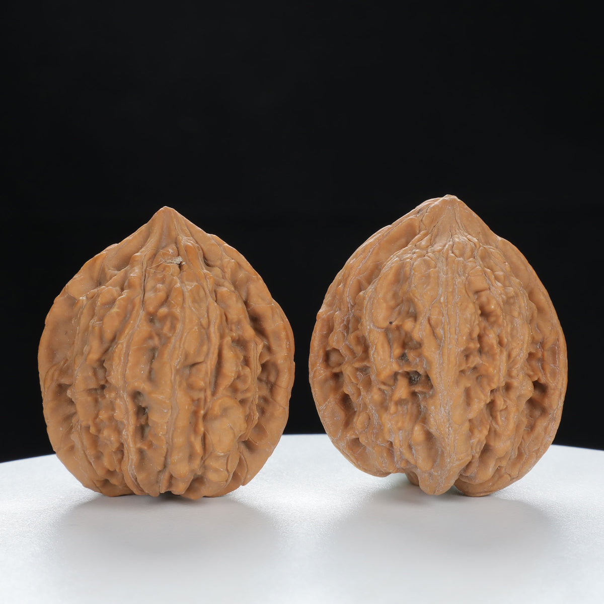 "Nanjiang Stone" Distinctive entry level Wenwan Walnuts Pair | Size:38L*37W*43H | UPI:UR-00127