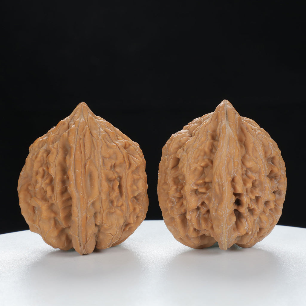 "Nanjiang Stone" Distinctive entry level Wenwan Walnuts Pair | Size:38L*37W*43H | UPI:UR-00127