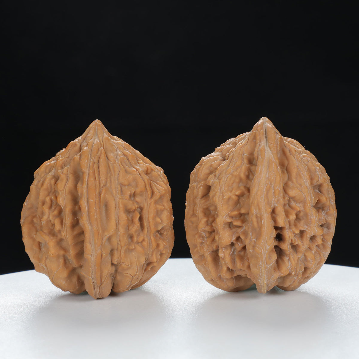 "Nanjiang Stone" Distinctive entry level Wenwan Walnuts Pair | Size:38L*37W*43H | UPI:UR-00127
