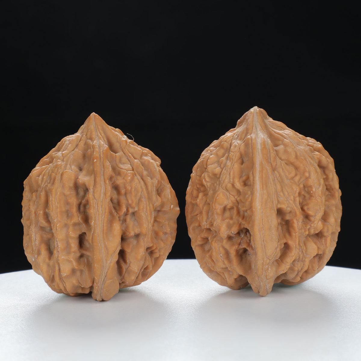 "Nanjiang Stone" Distinctive entry level Wenwan Walnuts Pair | Size:38L*37W*43H | UPI:UR-00127