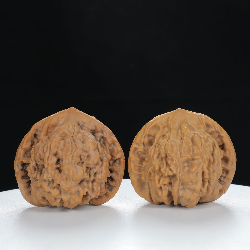 "Si Zuo Lou" Refined entry level Wenwan Walnuts Pair | Size:43L*38W*39H | UPI:UR-00128