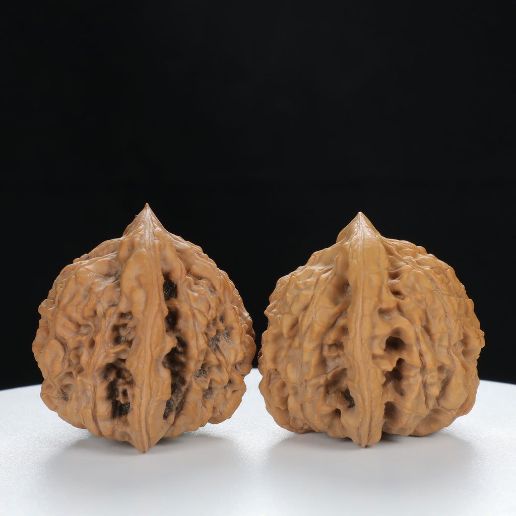 "Si Zuo Lou" Refined entry level Wenwan Walnuts Pair | Size:43L*38W*39H | UPI:UR-00128