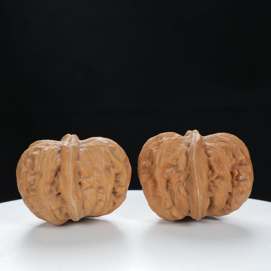 "Yuanbao" Authentic entry level Wenwan Walnuts Pair | Size:40L*44W*34H | UPI:UR-00130