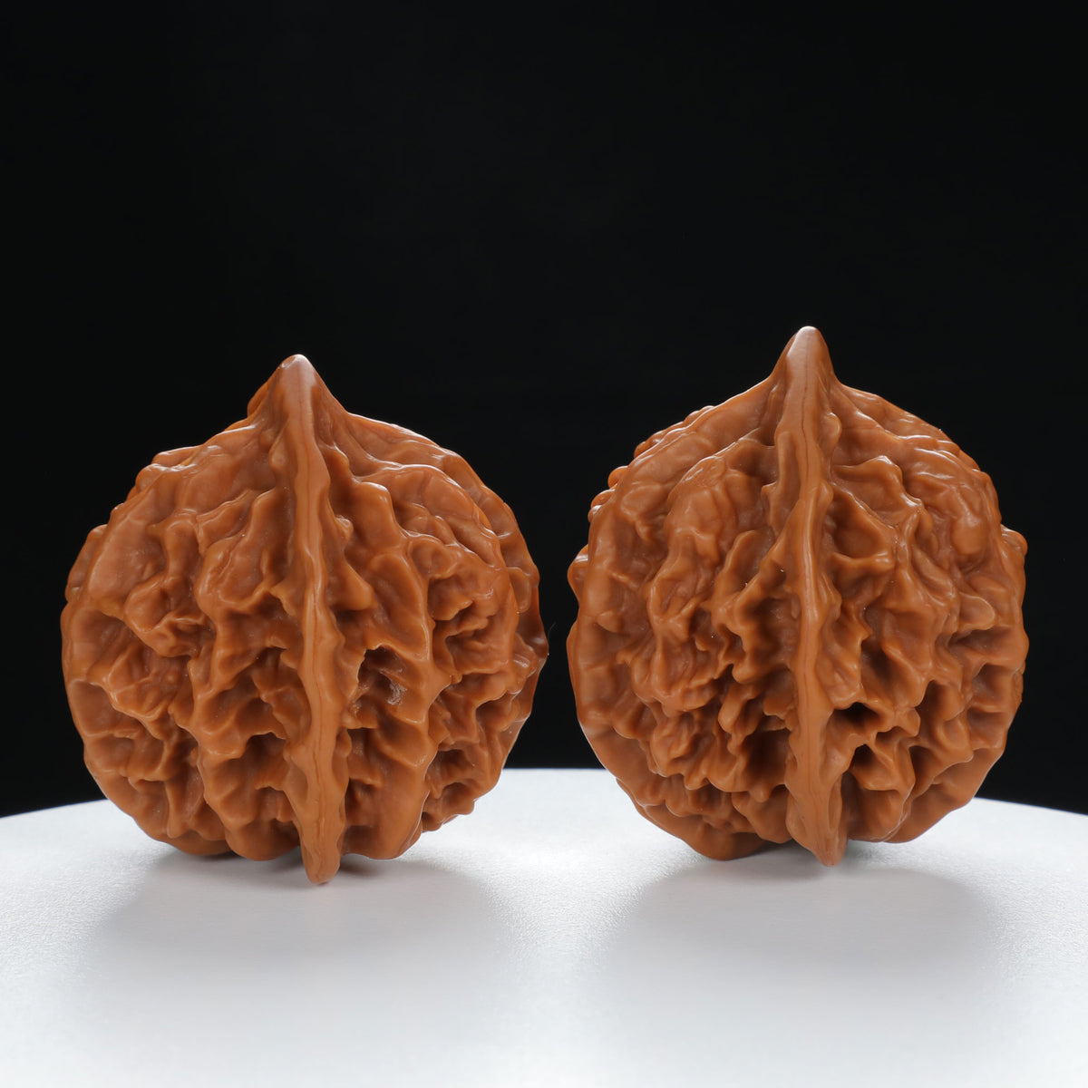 “Qilin Scale Pattern” Qilin Official's Cap Wenwan Walnuts Pair | Size:45L*44W*47H | UPI:UR-00131
