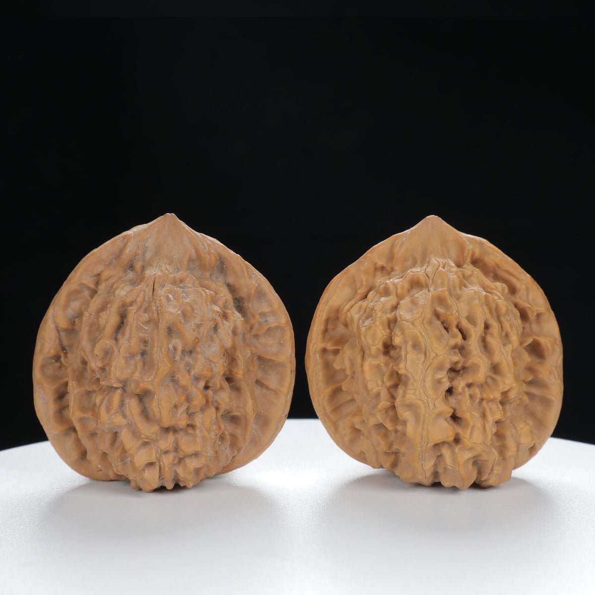 "Large Mandarin Hat" Elegant entry level Wenwan Walnuts Pair | Size:47L*43W*49H | UPI:UR-00133