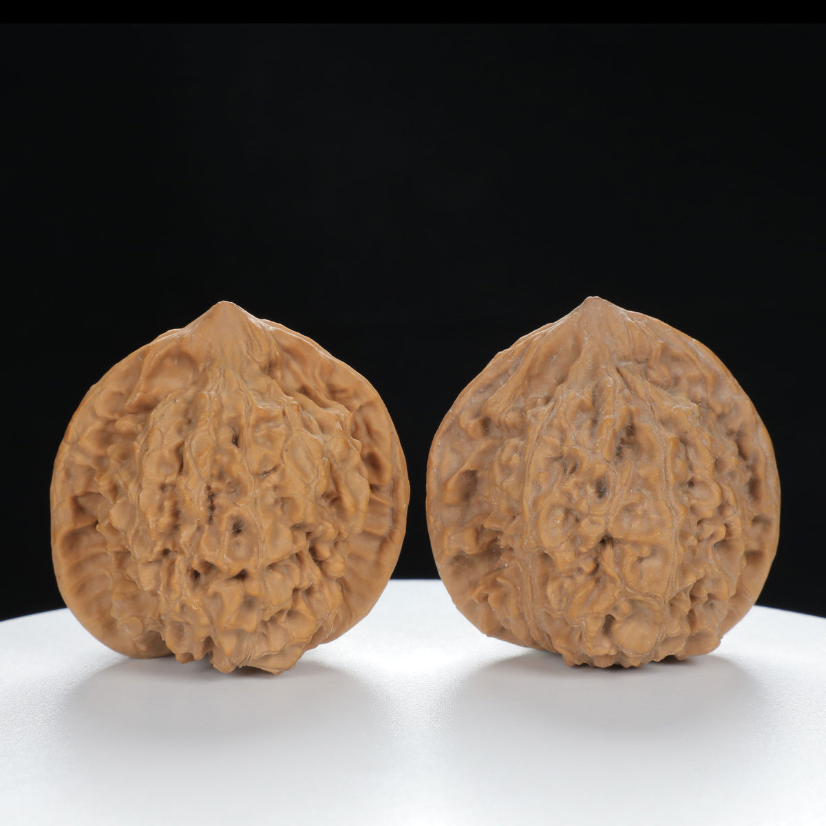 "Large Mandarin Hat" Elegant entry level Wenwan Walnuts Pair | Size:47L*43W*49H | UPI:UR-00133