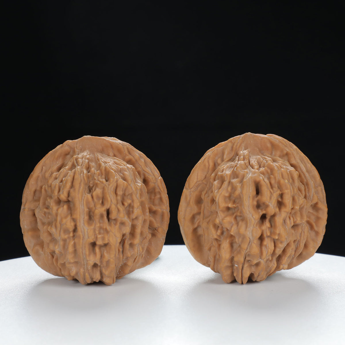 "Si Zuo Lou" Handpicked entry level Wenwan Walnuts Pair | Size:42L*40W*40H | UPI:UR-00134
