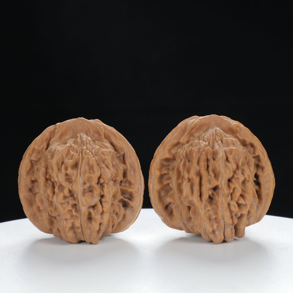 "Si Zuo Lou" Handpicked entry level Wenwan Walnuts Pair | Size:42L*40W*40H | UPI:UR-00134