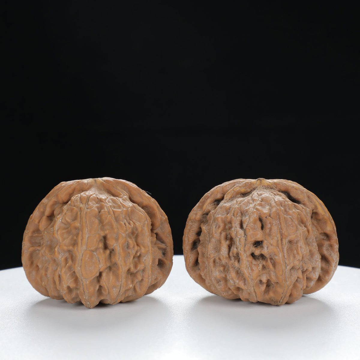 "Si Zuo Lou" Curated entry level Wenwan Walnuts Pair | Size:40L*39W*32H | UPI:UR-00135