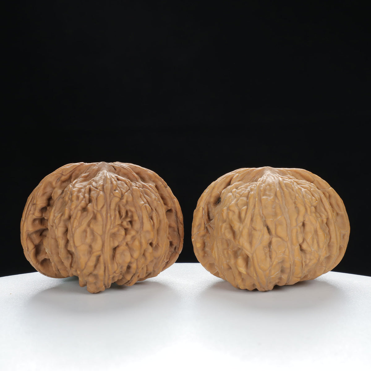 "Palace Lantern" Artisan entry level Wenwan Walnuts Pair | Size:41*40*30 mm (LxWxH)| UPI:UR-00136