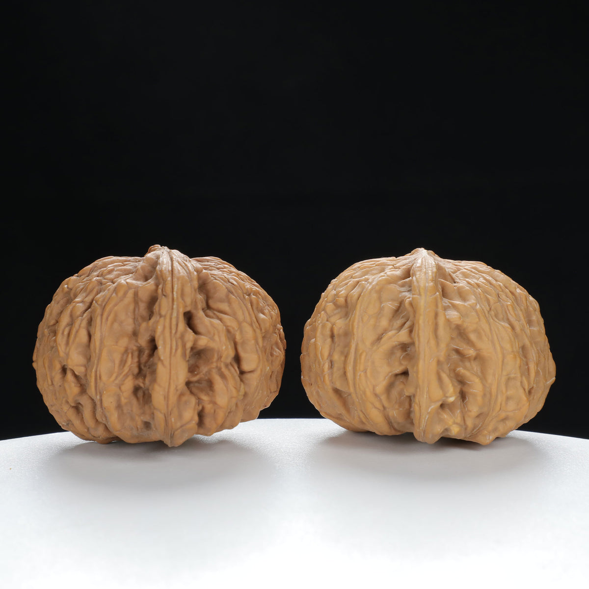 "Palace Lantern" Artisan entry level Wenwan Walnuts Pair | Size:41*40*30 mm (LxWxH)| UPI:UR-00136