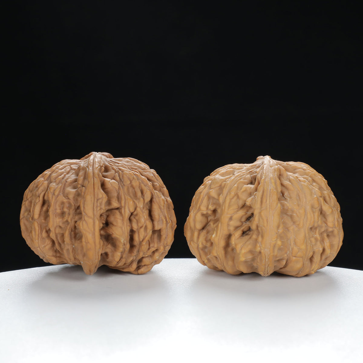 "Palace Lantern" Artisan entry level Wenwan Walnuts Pair | Size:41*40*30 mm (LxWxH)| UPI:UR-00136