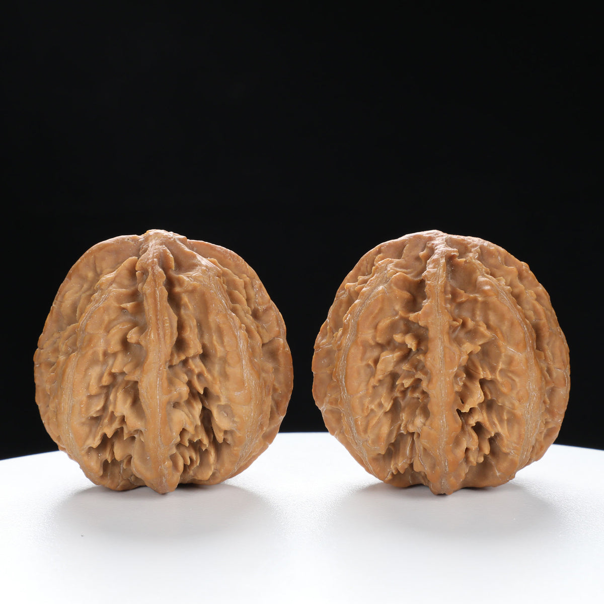 “Wild Qinling Thick-Ridge” nature.Eight-Ridge Lantern Qinling Qiuzi (Autumn Walnut) Wenwan Pair | Size:39L*38W*39H | UPI:UR-00139