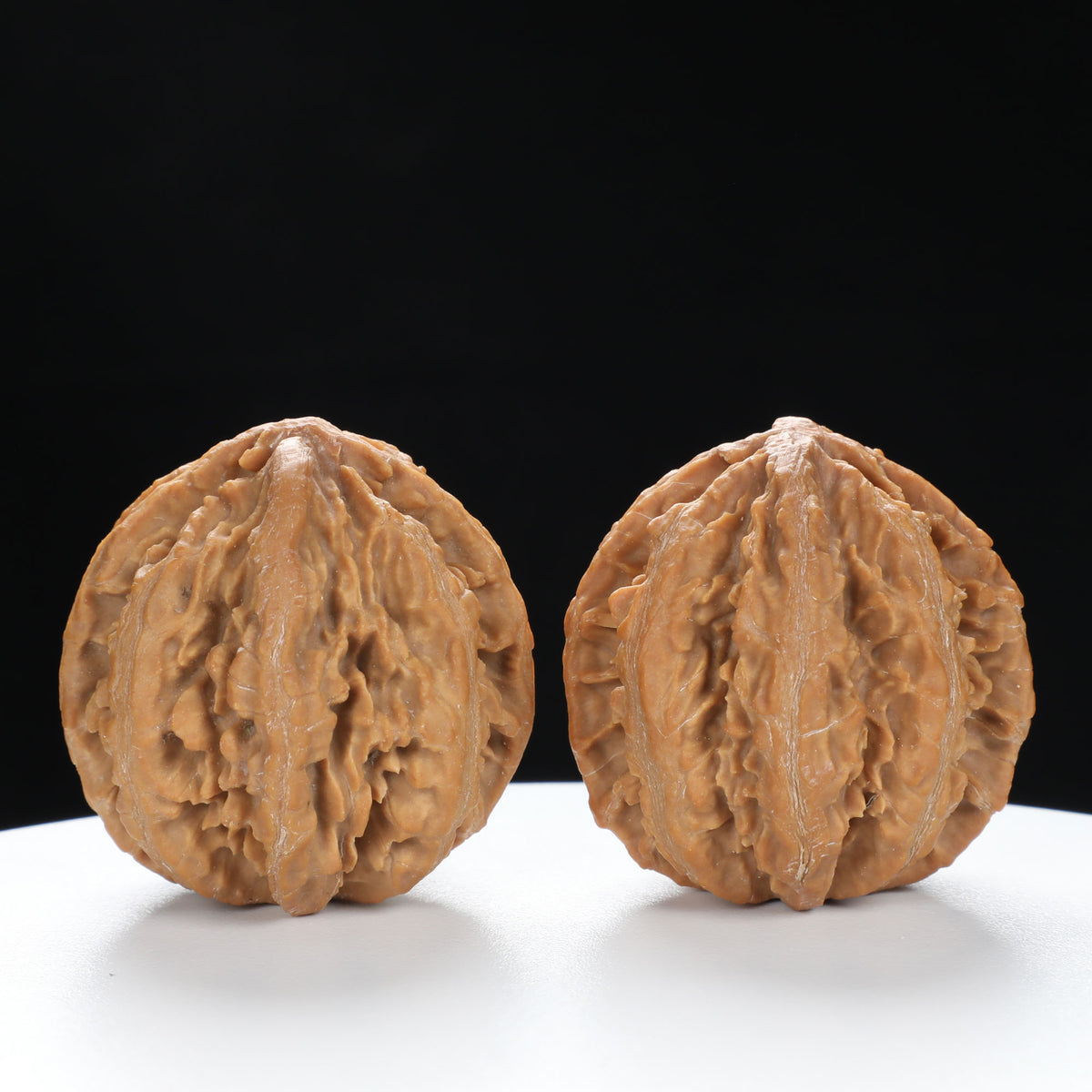 “Wild Qinling Thick-Ridge” nature.Eight-Ridge Lantern Qinling Qiuzi (Autumn Walnut) Wenwan Pair | Size:39L*38W*39H | UPI:UR-00139