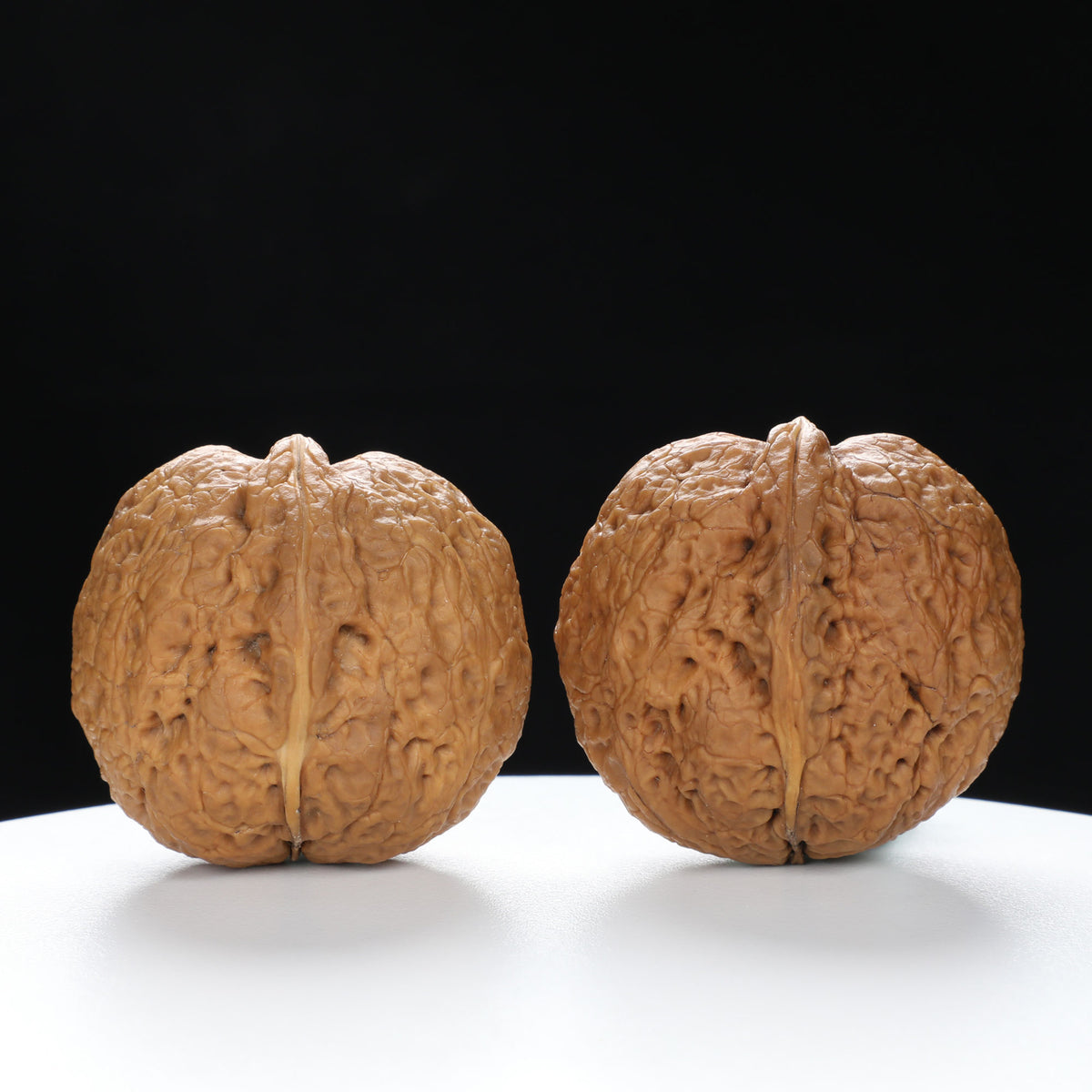 “Fortune Ingot” Flat Ingot Toad-Belly Yunnan Iron Wenwan Walnuts Pair | Size:32L*40W*38H | UPI:UR-00143