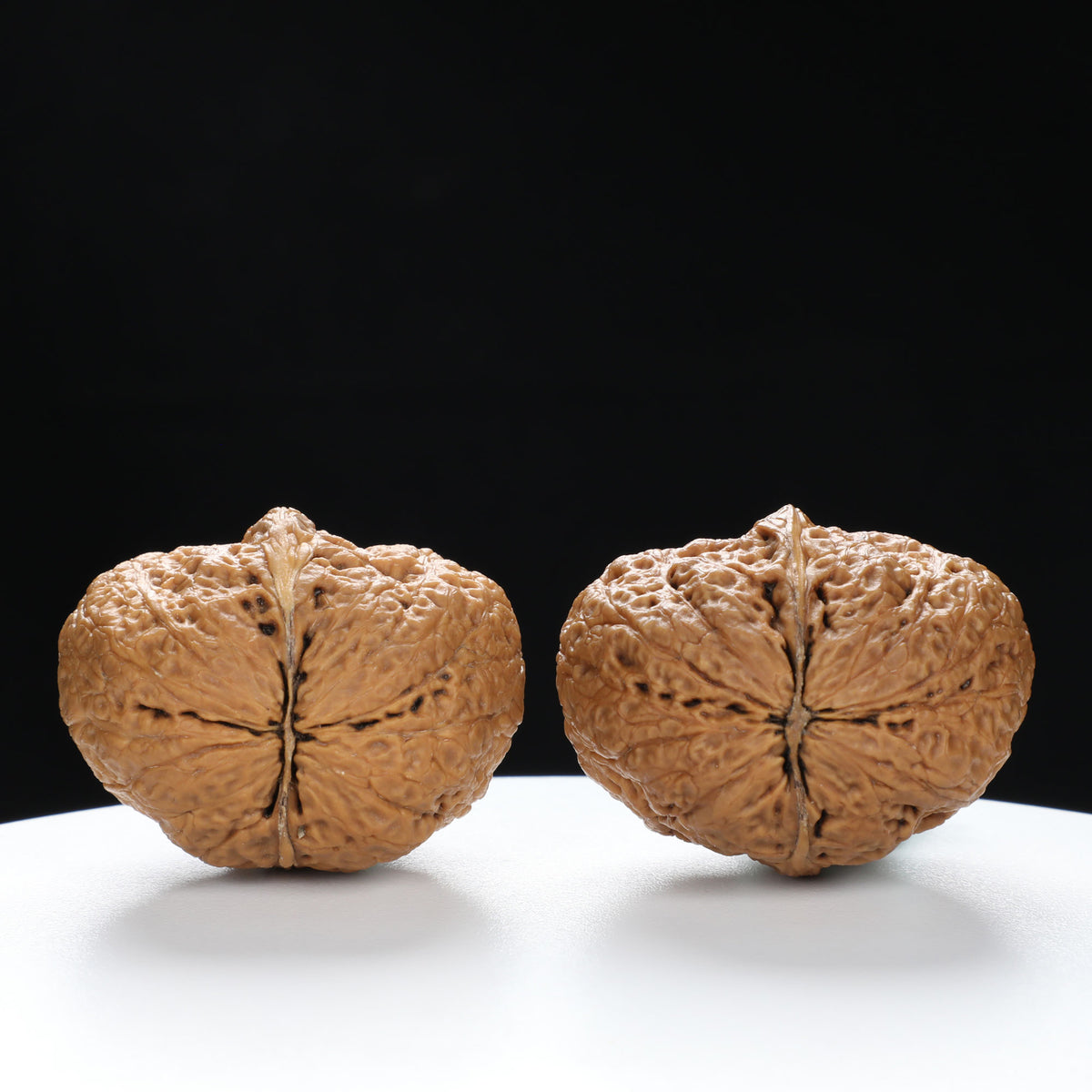 “Fortune Ingot” Flat Ingot Toad-Belly Yunnan Iron Wenwan Walnuts Pair | Size:32L*40W*38H | UPI:UR-00143