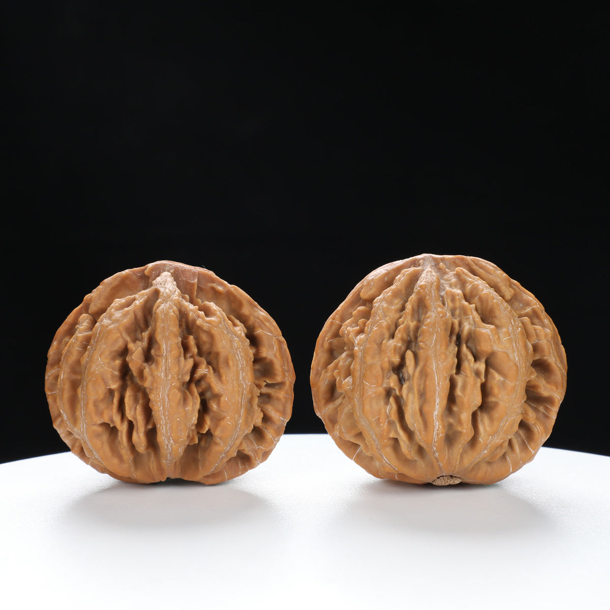 “Wild Qinling Thick-Ridge” nature.Eight-Ridge Lantern Qinling Qiuzi (Autumn Walnut) Wenwan Pair | Size:42L*38W*38H | UPI:UR-00137