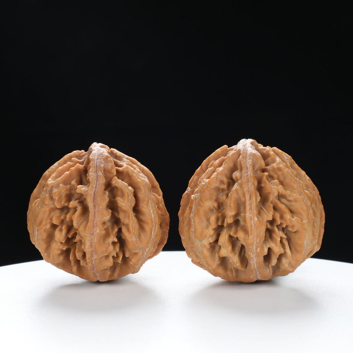 “Wild Qinling Thick-Ridge” nature.Eight-Ridge Lantern Qinling Qiuzi (Autumn Walnut) Wenwan Pair | Size:42L*38W*38H | UPI:UR-00137