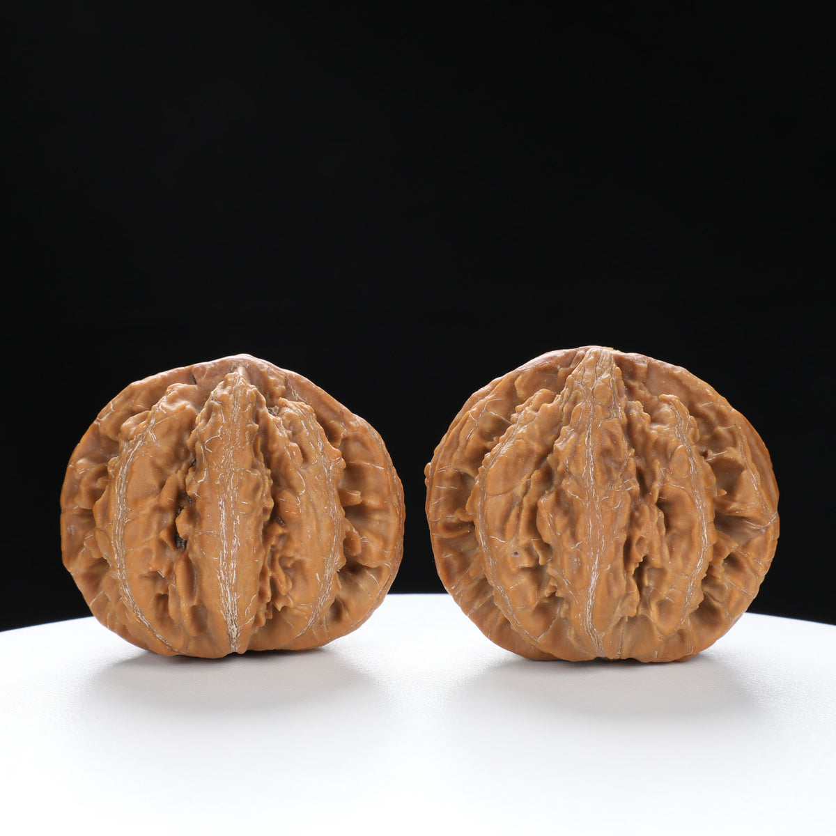 “Wild Qinling Thick-Ridge” nature.Eight-Ridge Lantern Qinling Qiuzi (Autumn Walnut) Wenwan Pair | Size:42L*38W*38H | UPI:UR-00138