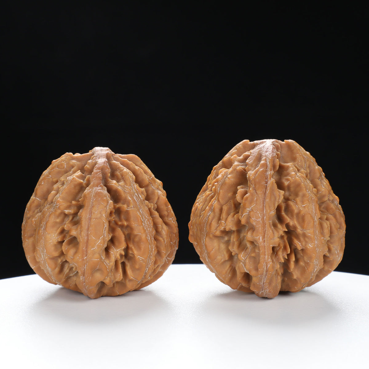 “Wild Qinling Thick-Ridge” nature.Eight-Ridge Lantern Qinling Qiuzi (Autumn Walnut) Wenwan Pair | Size:42L*38W*38H | UPI:UR-00138