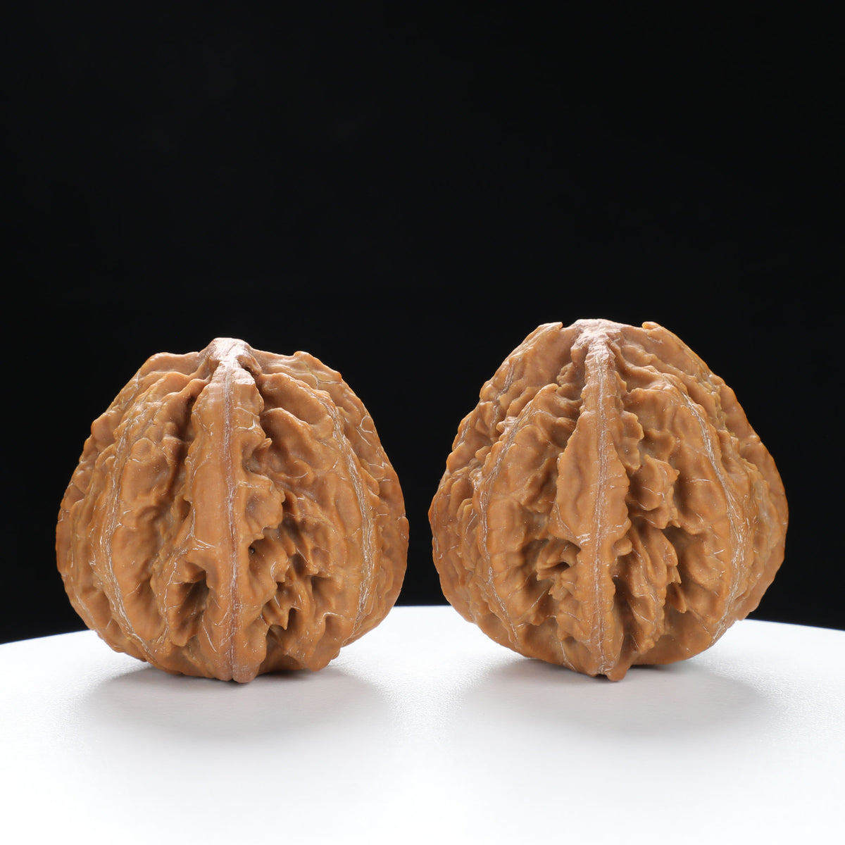 “Wild Qinling Thick-Ridge” nature.Eight-Ridge Lantern Qinling Qiuzi (Autumn Walnut) Wenwan Pair | Size:42L*38W*38H | UPI:UR-00138