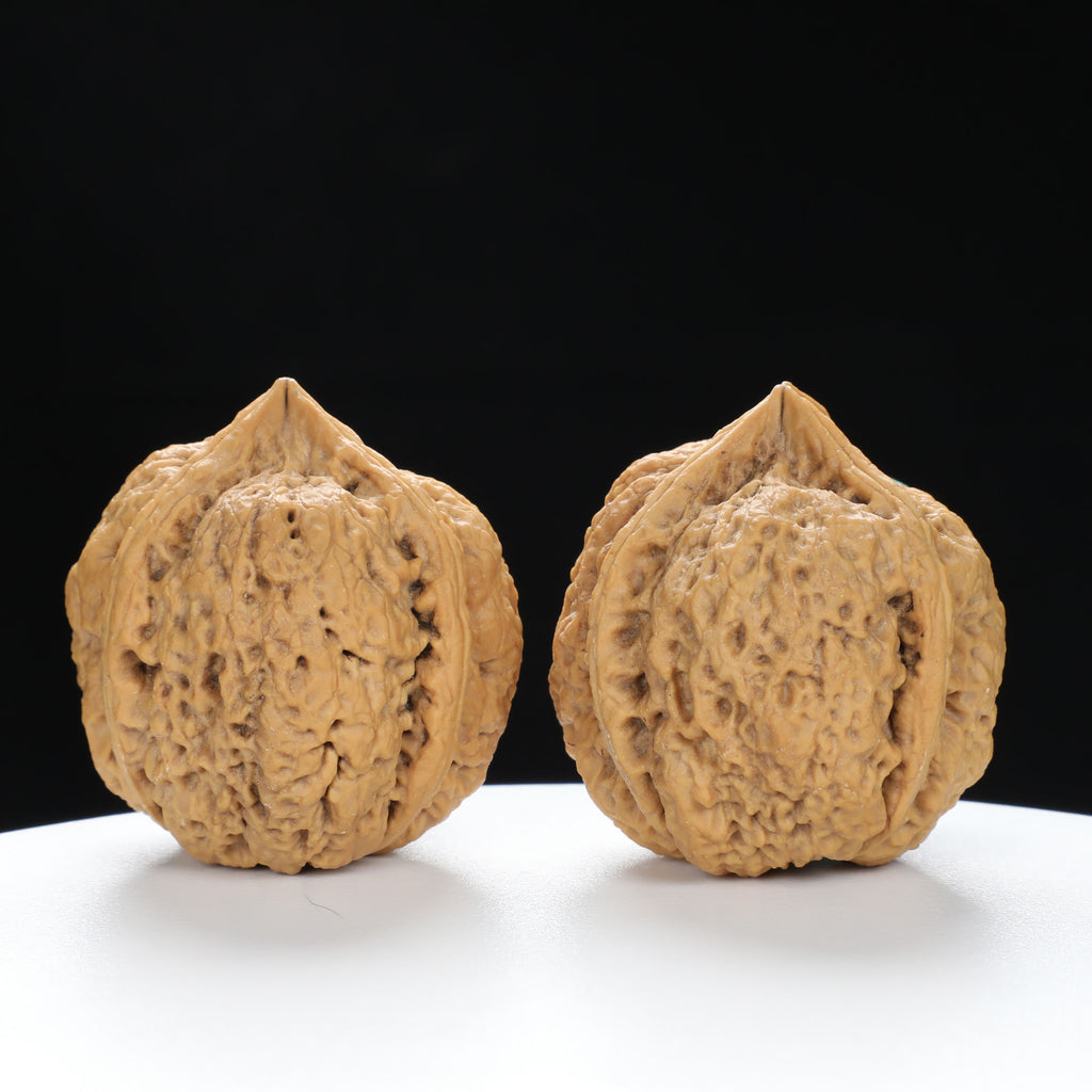 “Three-Ridged” Y-Shaped Totem Texture Natural Triple-Ridge Wenwan Walnuts Pair | Size:34L*39W*41H | UPI:UR-00144