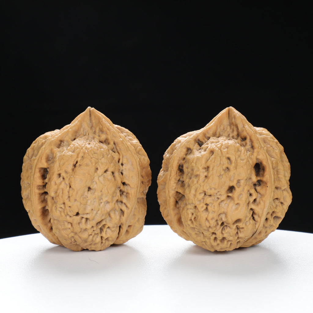 “Three-Ridged” Y-Shaped Totem Texture Natural Triple-Ridge Wenwan Walnuts Pair | Size:34L*39W*41H | UPI:UR-00144
