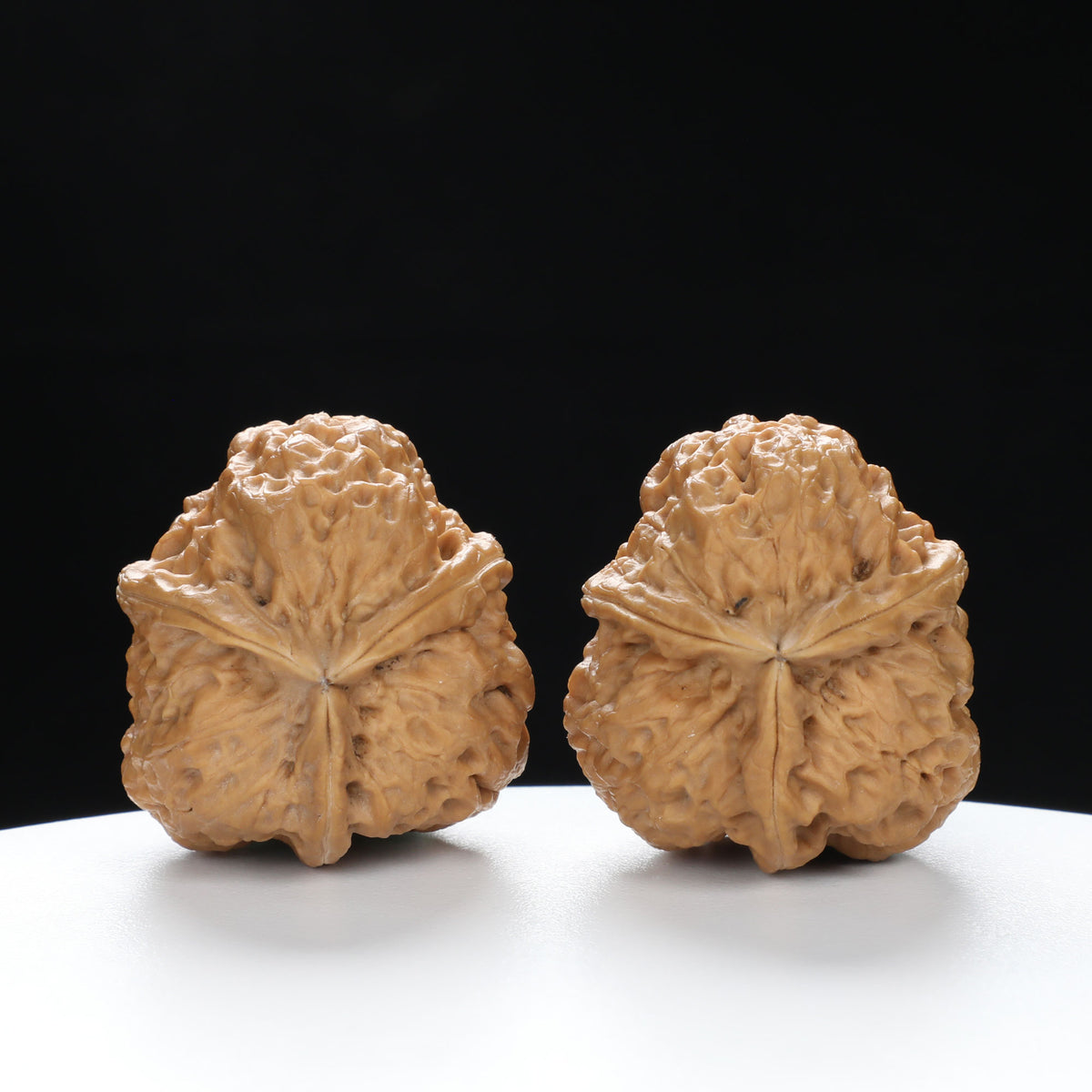 “Three-Ridged” Fine Dense Mini Totem Y-Form Triple-Ridge Wenwan Walnuts Pair | Size:34L*34W*38H | UPI:UR-00145