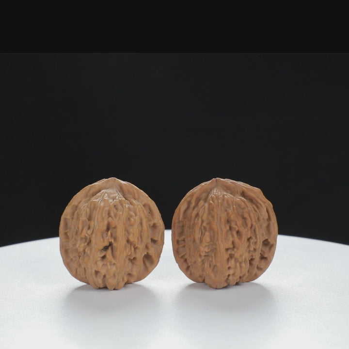 "Lion's Head" Vintage-style entry level Wenwan Walnuts Pair | Size:31L*31W*32H | UPI:UR-00086