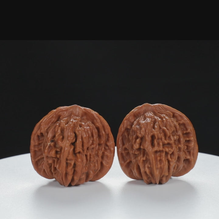 "Si Zuo Lou" Traditional entry level Wenwan Walnuts Pair | Size:41L*40W*40H | UPI:UR-00047