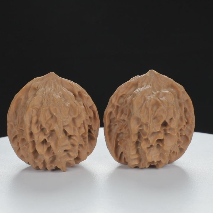 "Noble's Hat" Timeless entry level Wenwan Walnuts Pair | Size:40L*40W*40H | UPI:UR-00005