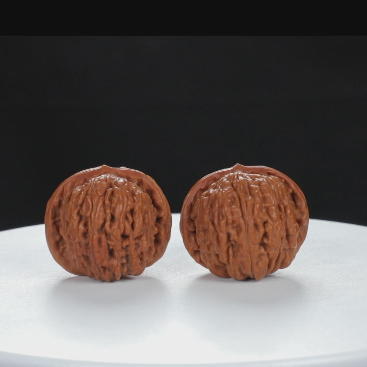 "Si Zuo Lou" Classic entry level Wenwan Walnuts Pair | Size:33L*33W*29H | UPI:UR-00070