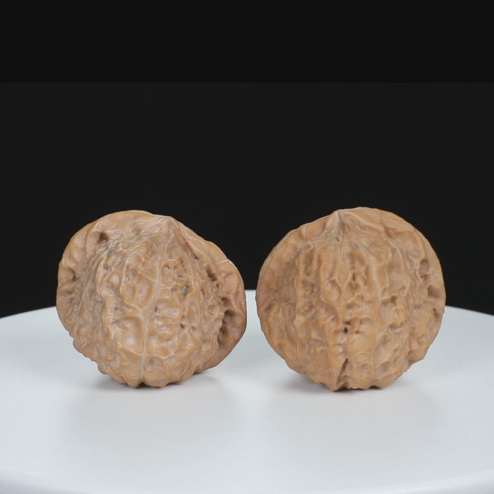 "Si Zuo Lou" Essential entry level Wenwan Walnuts Pair | Size:41L*43W*36H | UPI:UR-00072